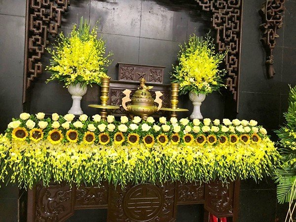 Cách trang trí hoa bàn thờ đám tang
